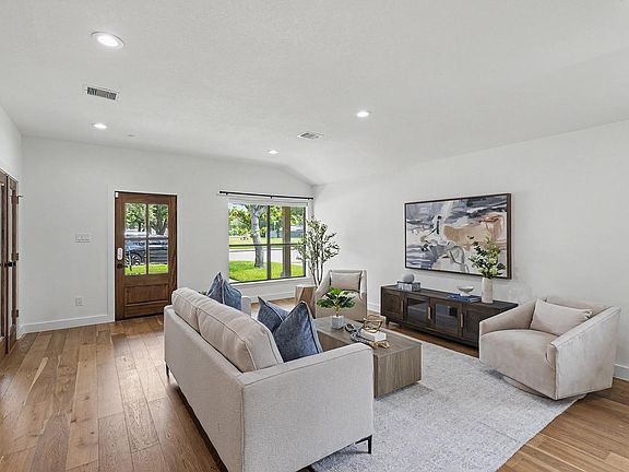 4th image of 6735 Grovewood Ln