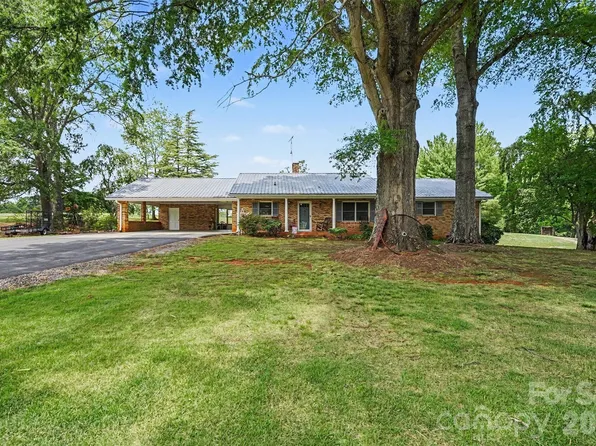 591 Mullis Rd, Union Grove, NC 28689