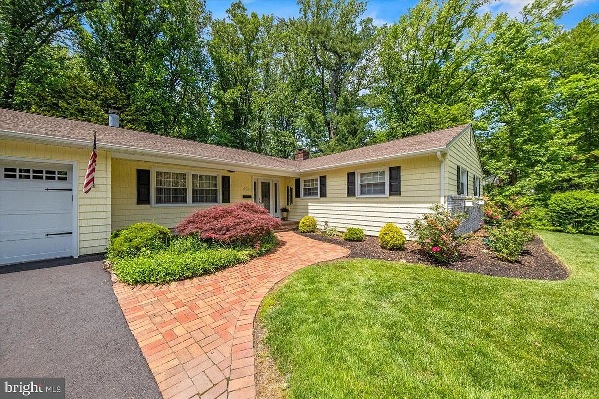 3 bed, 2.0 bath, 1692 sqft, $3,900 — Photo 4