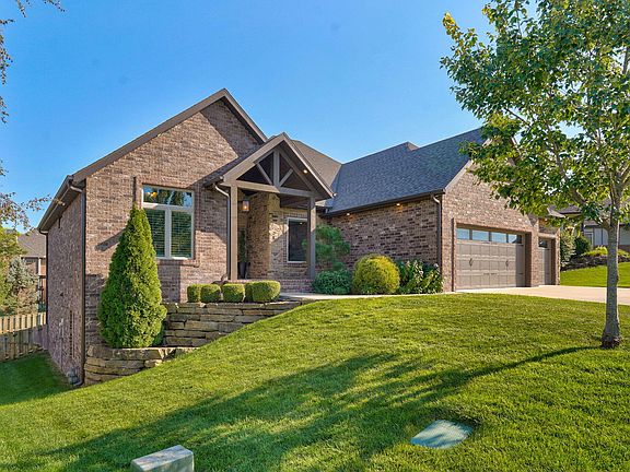 2nd image of 835 E Donegal Circle