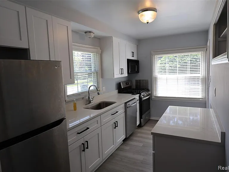 4121 Seminole Dr — Photo 29