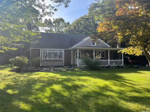 1522 Walnut Avenue, Bohemia, NY 11716