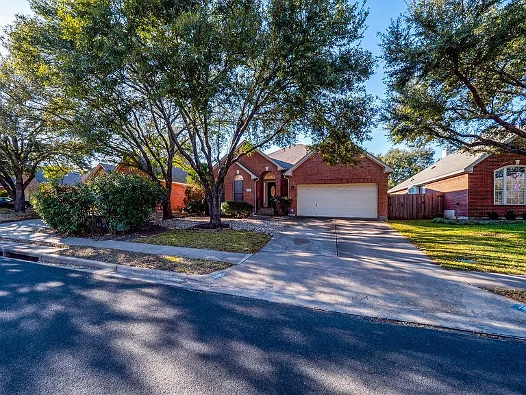 1901 Dapplegrey Ln — Photo 33
