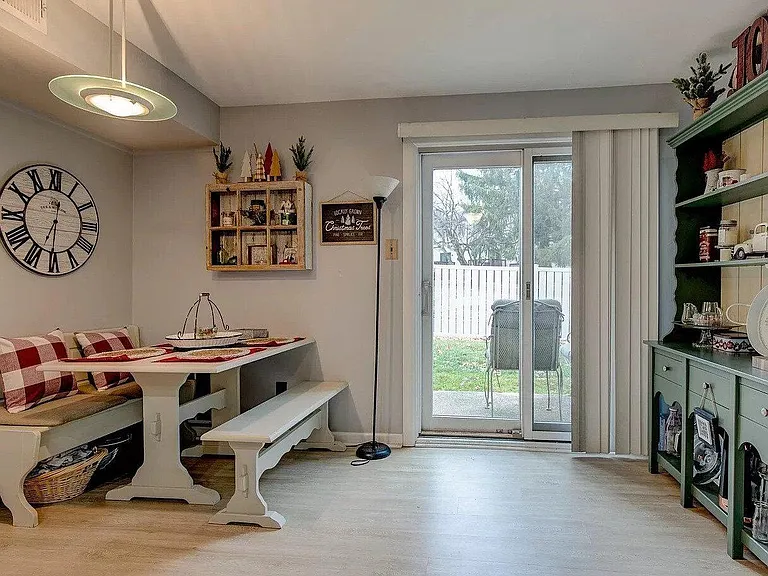 903 Valley Dr — Photo 4