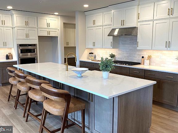 2nd image of 21 Mill Creek Dr #11