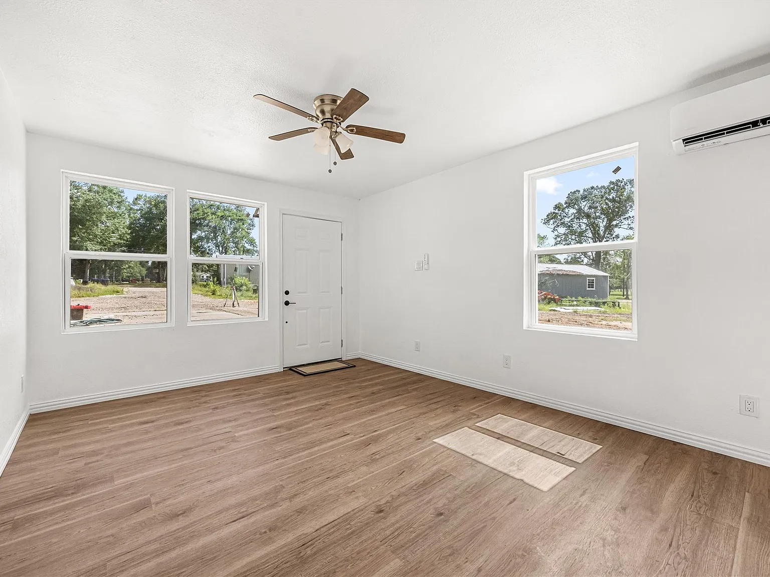 1 bed, 1.0 bath, 700 sqft, $1,050 — Photo 2