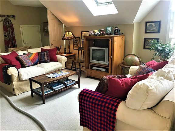 3rd image of 258 Sheep Pond Dr