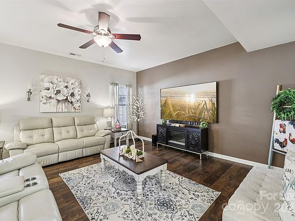 5th image of 10900 Tailwater St