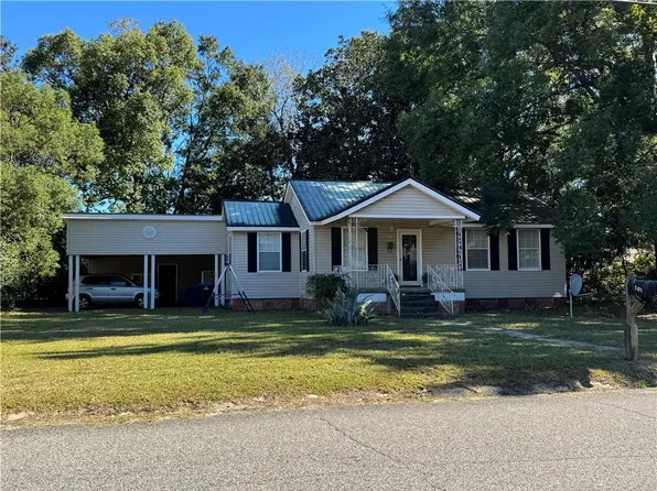101 5th St, Chickasaw, AL 36611
