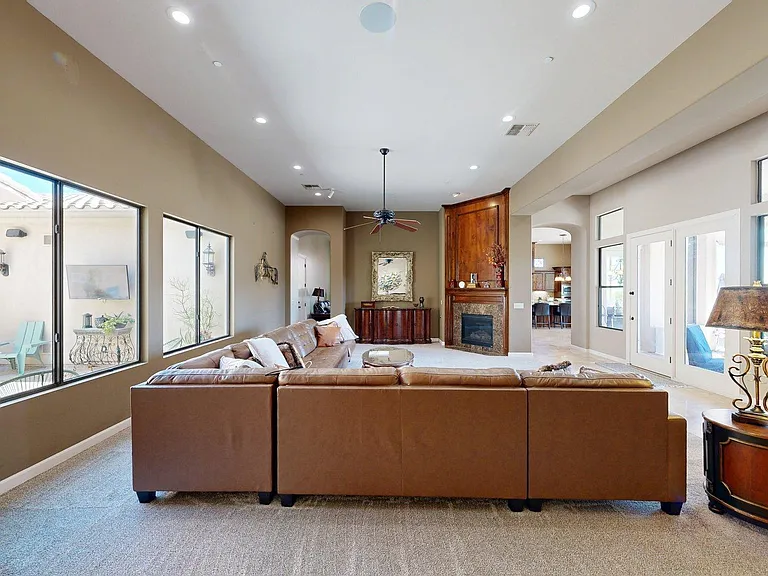 8724 E Regina Cir — Photo 7