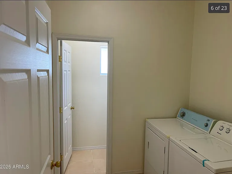 512 W Brown St — Photo 6