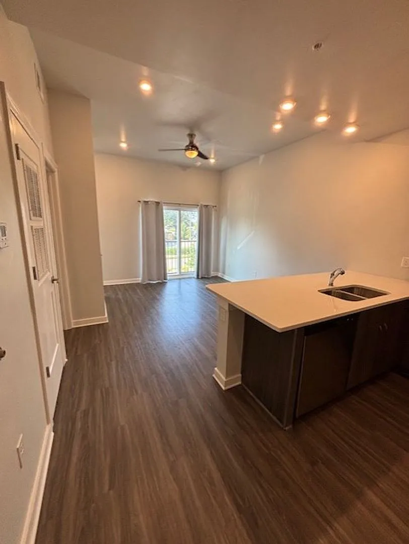Building Photo - 728 E Brookhaven Cir