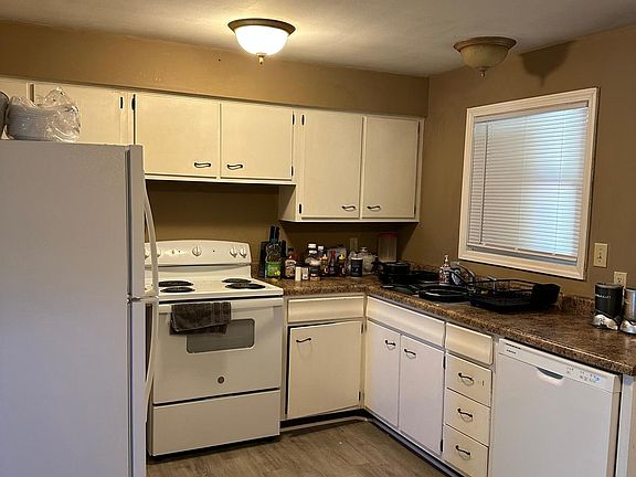 3rd image of 2724 Brockman St