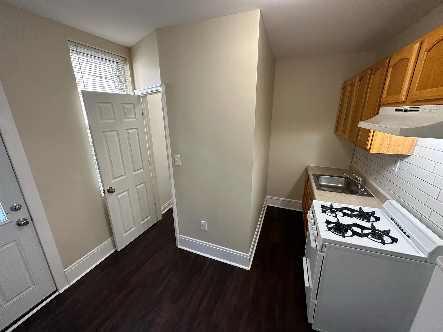 Studio, 325 sqft, $1,050 — Photo 4