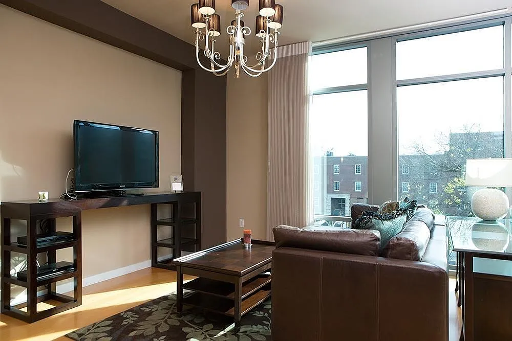 1 bed, 687 sqft, $2,400 — Photo 3
