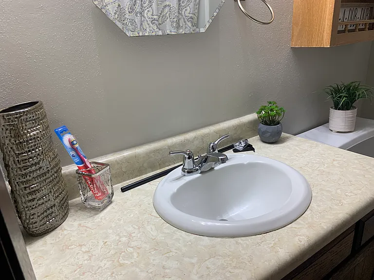 upstairs main bathroom