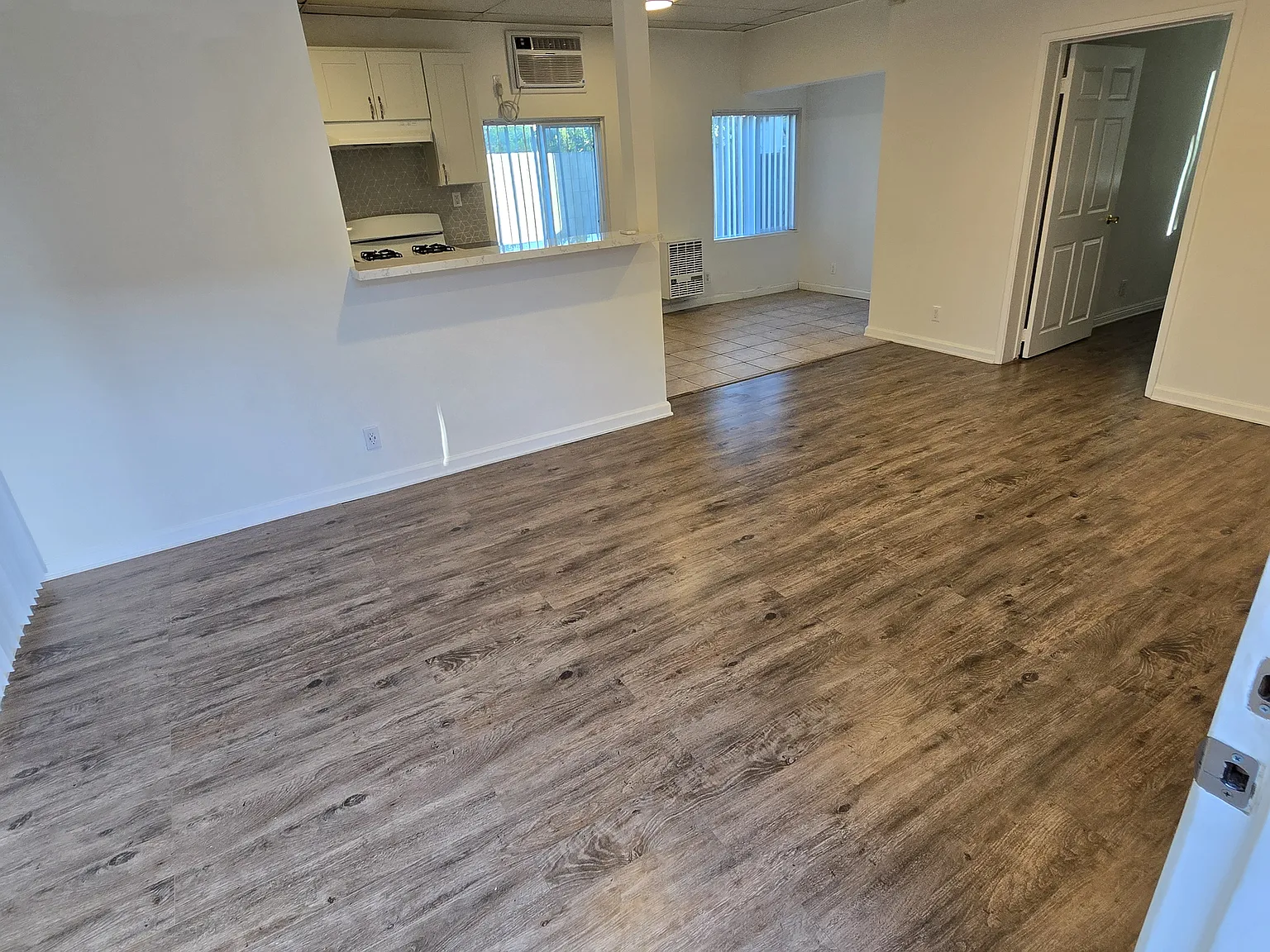 1138 N Parish Pl — Photo 4