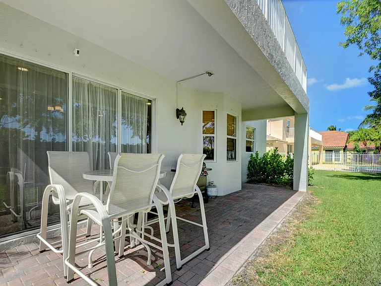 4006 Bahia Isle Cir — Photo 30
