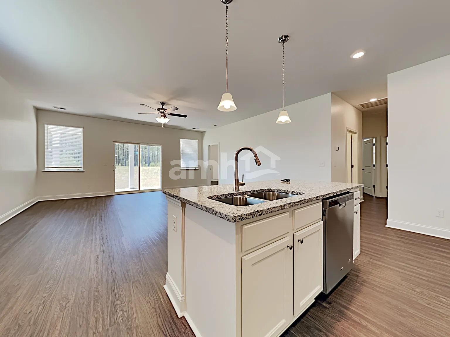 3 bed, 2.0 bath, 1605 sqft, $2,530 — Photo 3