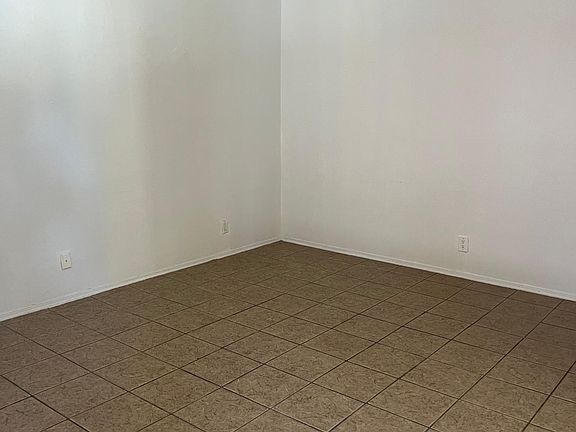 5th image of 1906 Buena Vista Dr SE