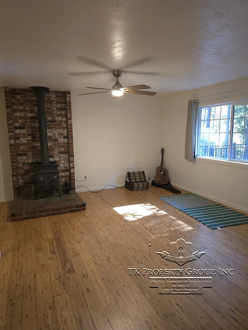 16048 Mountain View Drive - 1 — Photo 4