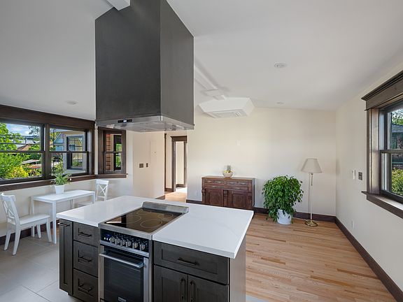 5th image of 1824 Stuart St #1824