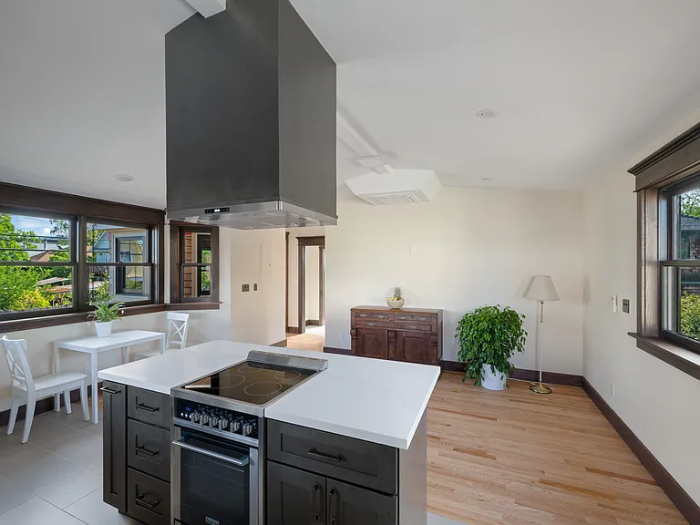 1824 Stuart St #1824 — Photo 5