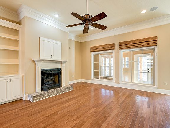 5th image of 10 Centerstone