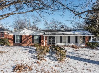 11900 Lakecrest Ln, Saint Louis, MO 63138