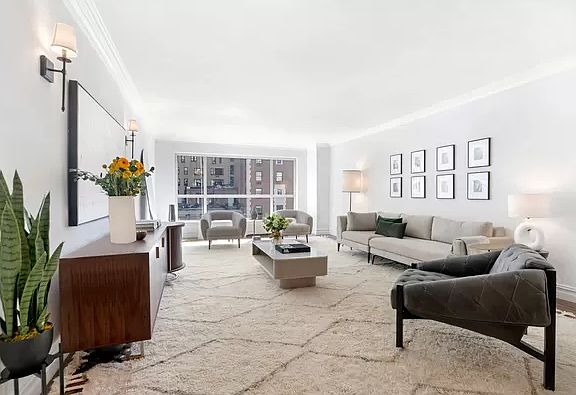 2nd image of 1020 Park Ave APT 8A