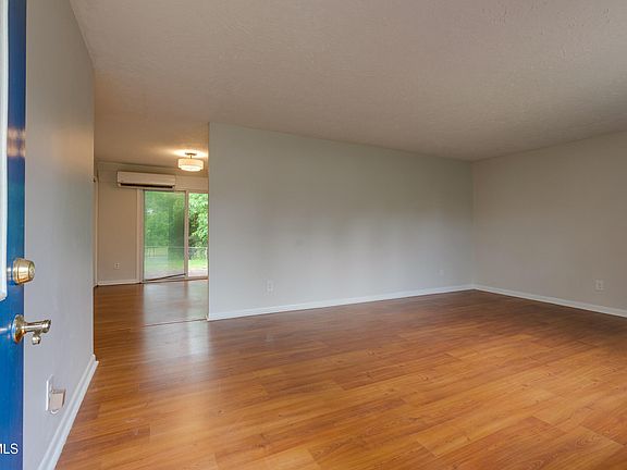 4th image of 114 Dogwood Village Rd