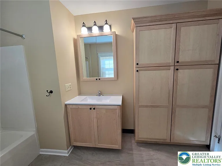 40 Evergreen St #B — Photo 17