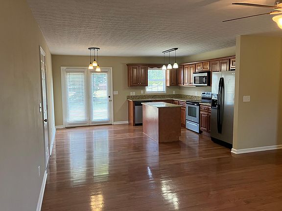 Kitchen and Dining - 2" plantation blinds on all windows and patio door
