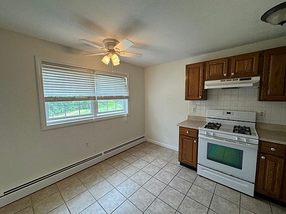 5th image of 70 Edgelawn Ave APT 4