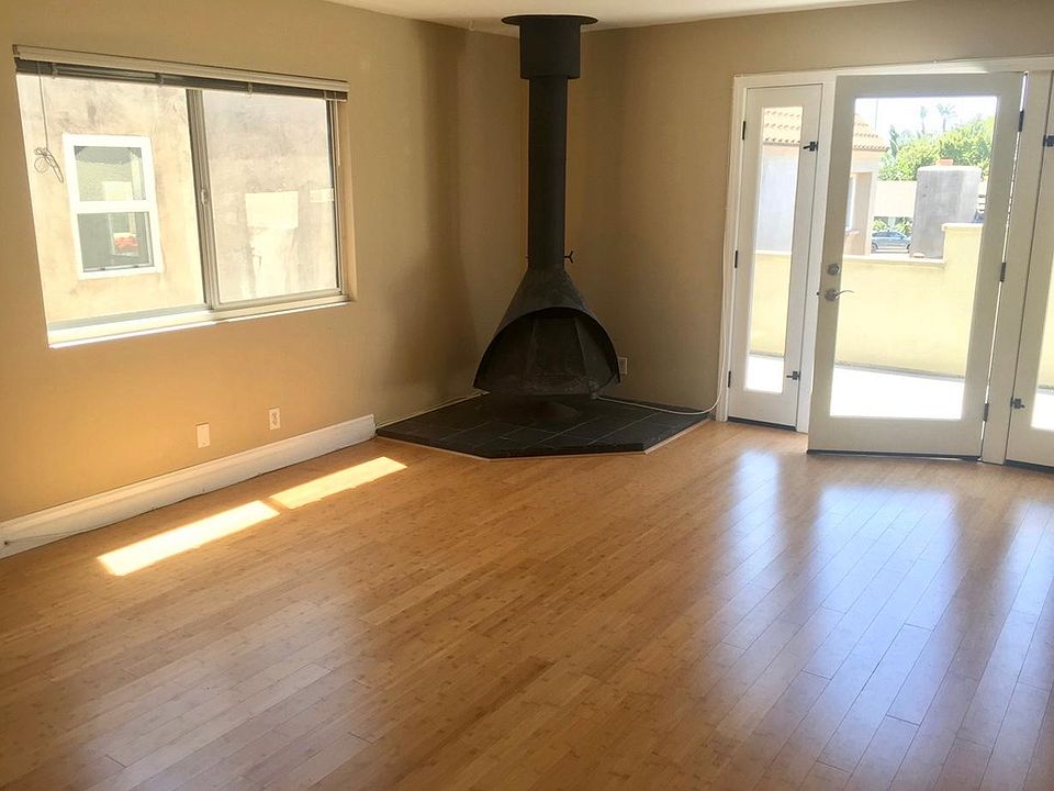 2nd image of 502 1/2 Avocado Ave