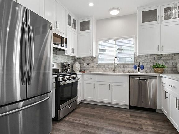 4th image of 6841 Radford Ave #1/4