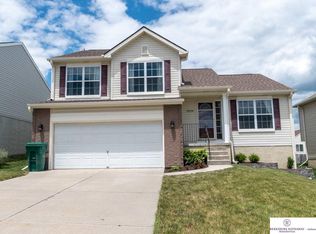 8858 Read St, Omaha, NE 68122
