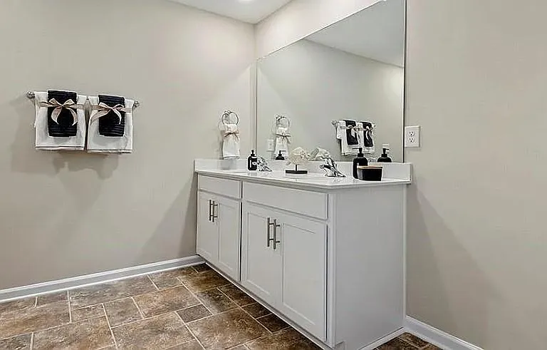 7104 N Mills Rd — Photo 42
