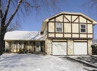 3681 Whispering Trails Dr, Hoffman Estates, IL 60192