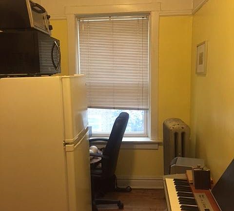 4th image of 656 W Oakdale Ave APT 1A