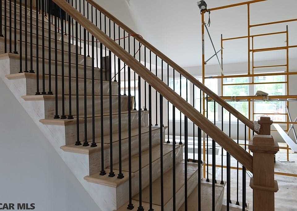 2nd image of 150 Meadowsweet Dr