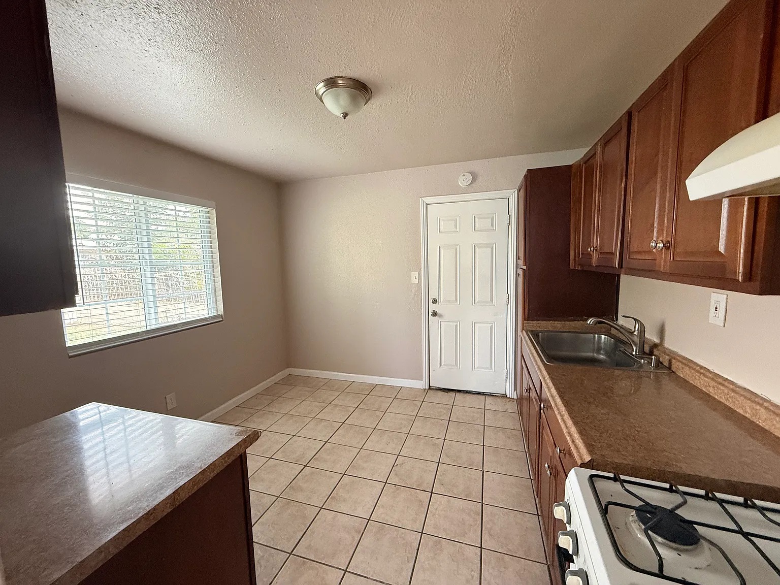 1311 Oregon St — Photo 3