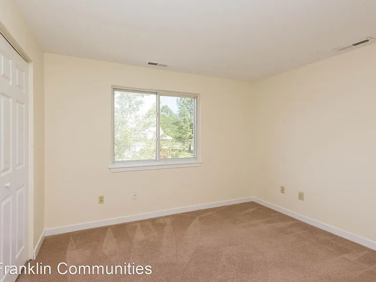 Rosewood Condominiums — Photo 13