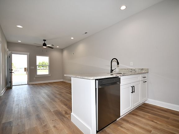 5th image of 916 Airport Rd #122