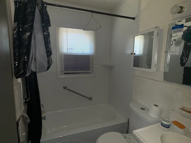 2625 Seneca St — Photo 10