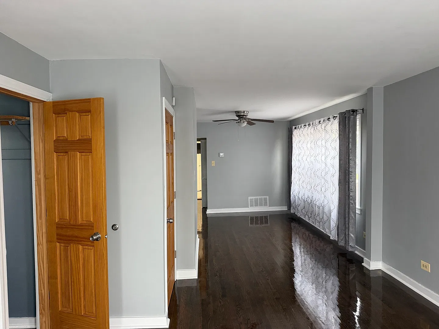 3 bed, 1008 sqft, $1,800 — Photo 2