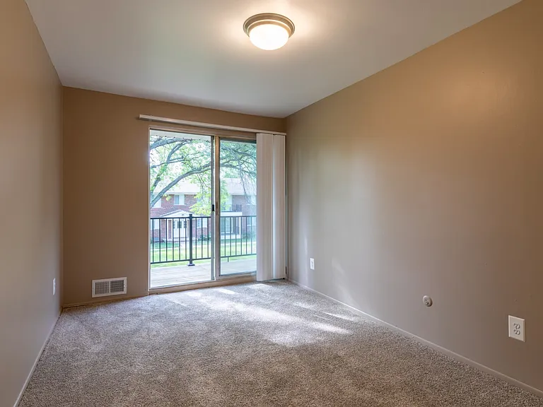 Gibraltar Pointe Apartments — Photo 10