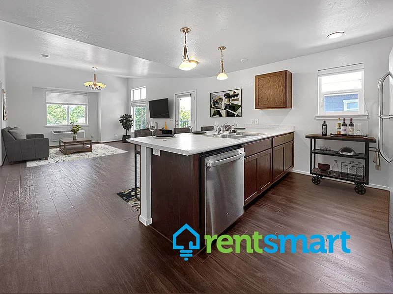 2 bed, 1.0 bath, 850 sqft, $1,750 — Photo 2