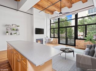 525 W Superior St APT 122, Chicago, IL 60654