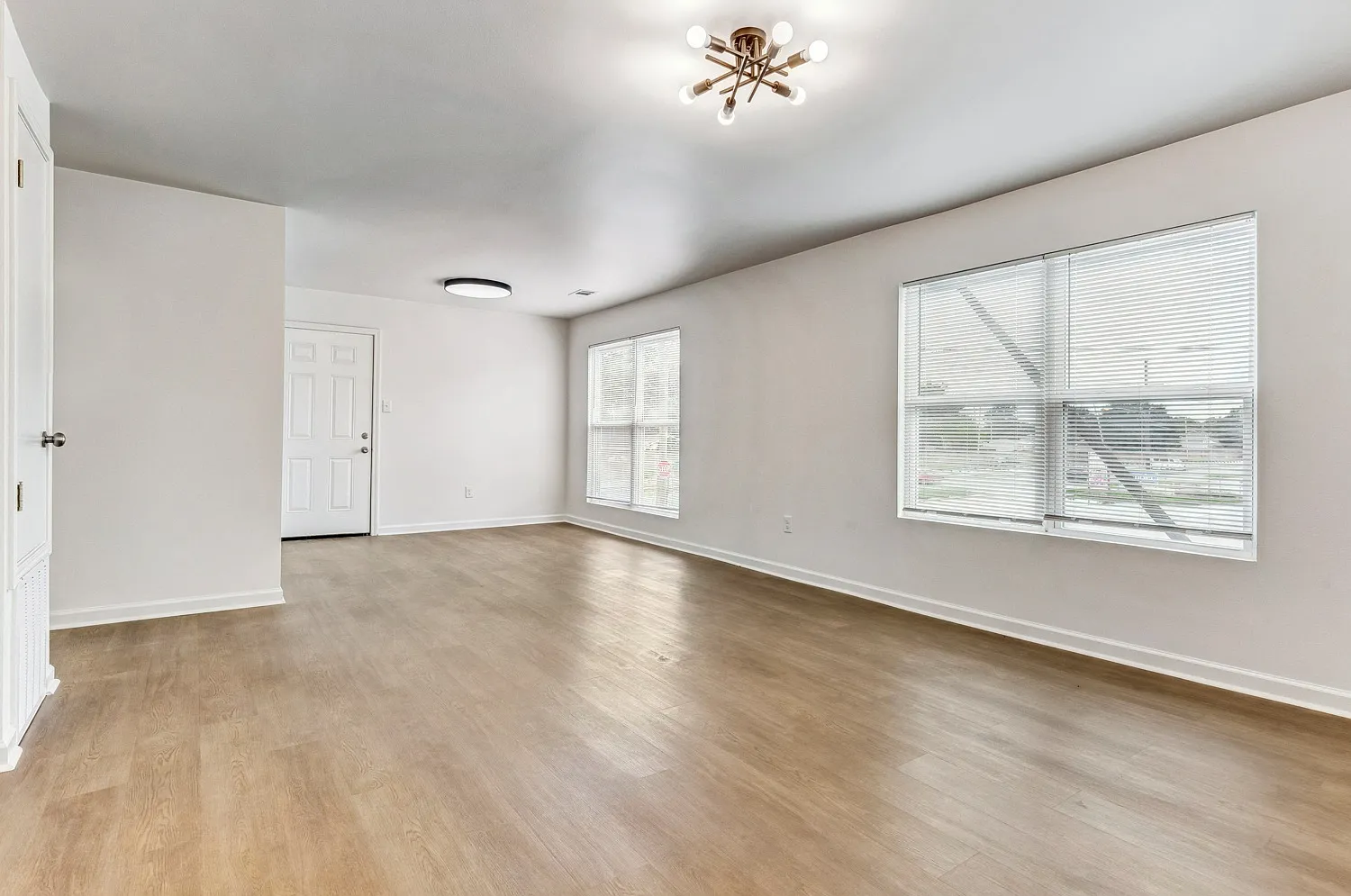 Whitney Manor — Photo 3